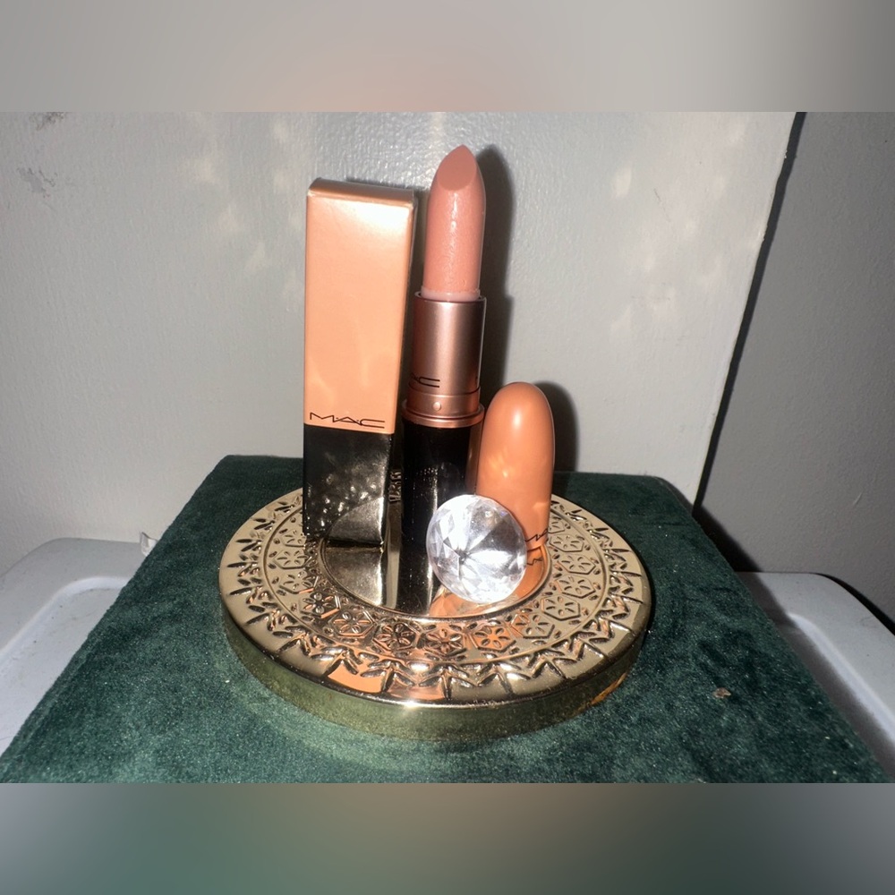 MAC Crème D’Nude Cremesheen Lipstick